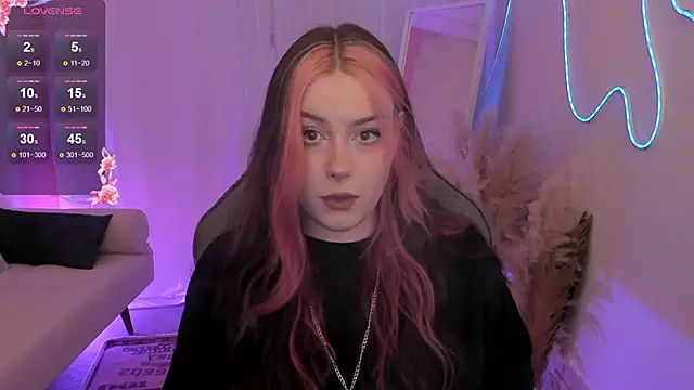 CoralineKeyns online show from May 26, 2026, 5:25 am