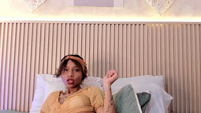 daiana curly online show from November 7, 2025, 7:58 pm