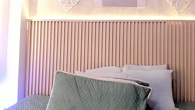 daiana curly online show from November 24, 2025, 7:46 pm