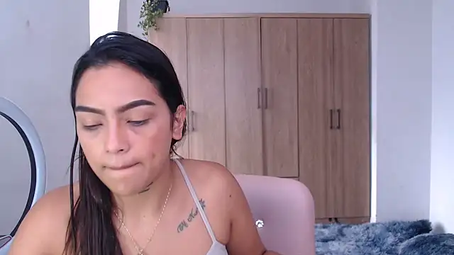 Snapshot of fairylatin222 chatting on February 13, 2025, 5:33 pm fairylatin222 online show from February 13, 2025, 5:33 pm