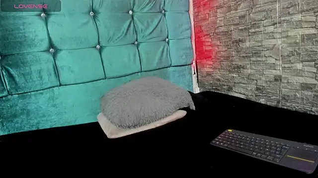 Snapshot of Cloee66 chatting on October 17, 2025, 3:25 pm Cloee66 online show from October 17, 2025, 3:25 pm