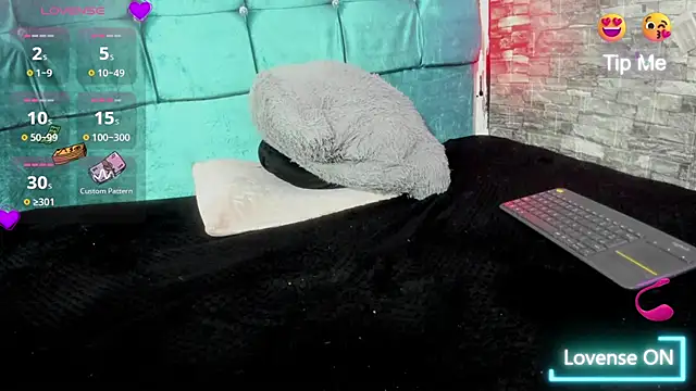 Snapshot of Cloee66 chatting on October 24, 2025, 12:56 pm Cloee66 online show from October 24, 2025, 12:56 pm