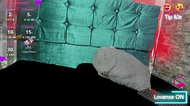 Snapshot of Cloee66 chatting on November 5, 2025, 1:11 pm Cloee66 online show from November 5, 2025, 1:11 pm