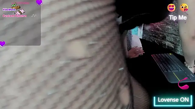 Snapshot of Cloee66 chatting on November 10, 2025, 5:45 pm Cloee66 online show from November 10, 2025, 5:45 pm