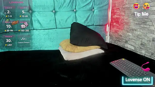 Snapshot of Cloee66 chatting on November 29, 2025, 1:36 pm Cloee66 online show from November 29, 2025, 1:36 pm