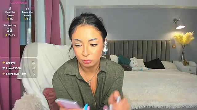 Awesome Jolie online show from October 3, 2025, 10:23 am