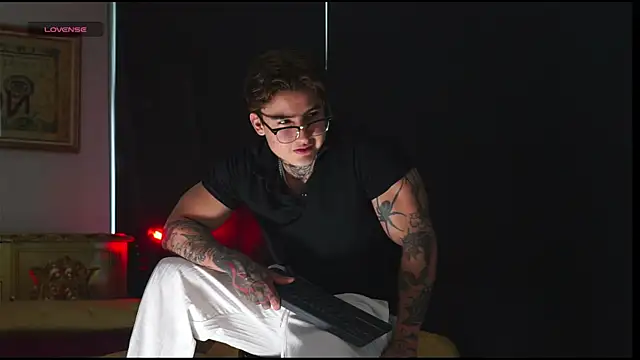 dantecoppolaa  online show from November 8, 2025, 8:07 pm