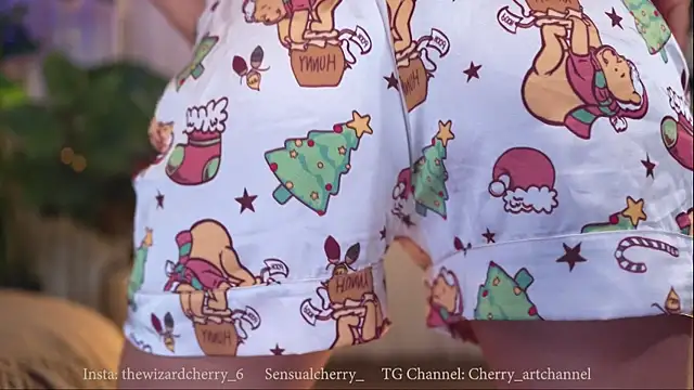 Snapshot of Miss_beee chatting on December 21, 2025, 1:35 am Miss beee online show from December 21, 2025, 1:35 am