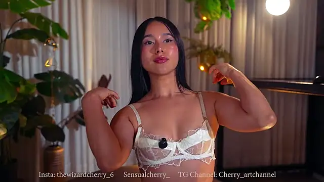 Snapshot of Miss_beee chatting on January 11, 2026, 11:32 pm Miss beee online show from January 11, 2026, 11:32 pm