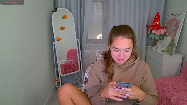 LovelyJessie online show from October 15, 2025, 12:49 pm