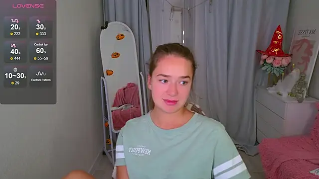 LovelyJessie online show from October 25, 2025, 1:40 pm