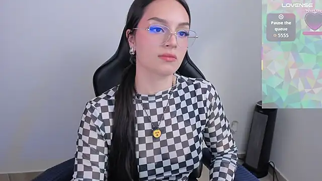 anaveleeez online show from May 19, 2026, 1:11 am