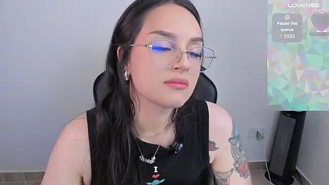 anaveleeez online show from May 27, 2026, 10:51 pm