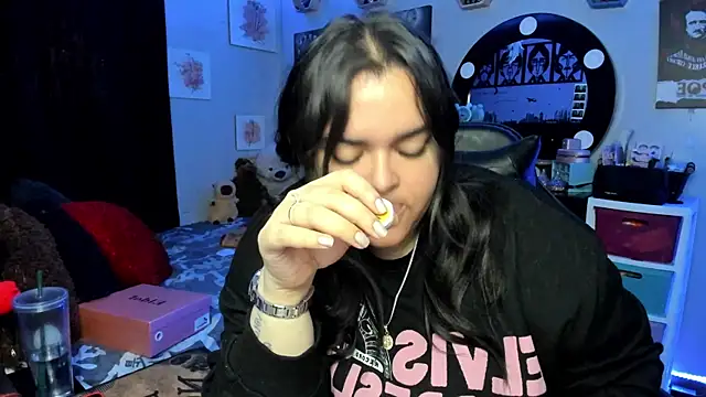 Snapshot of Luise_Meyrink chatting on November 21, 2025, 3:05 am Luise Meyrink online show from November 21, 2025, 3:05 am