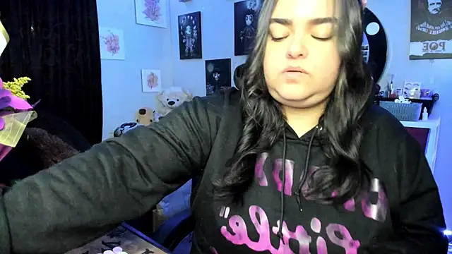 Snapshot of Luise_Meyrink chatting on December 16, 2025, 3:11 am Luise Meyrink online show from December 16, 2025, 3:11 am