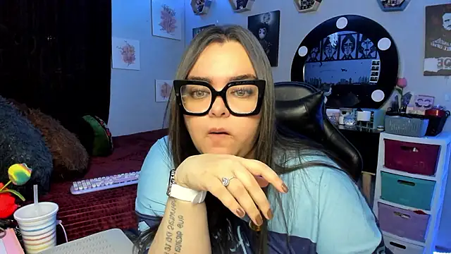 Snapshot of Luise_Meyrink chatting on February 4, 2026, 2:28 am Luise Meyrink online show from February 4, 2026, 2:28 am