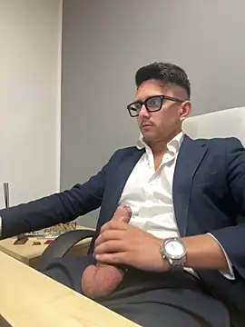 Snapshot of masterboss_ chatting on October 14, 2025, 11:44 am masterboss online show from October 14, 2025, 11:44 am