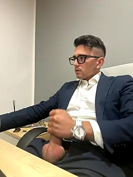 Snapshot of masterboss_ chatting on October 29, 2025, 1:02 pm masterboss online show from October 29, 2025, 1:02 pm