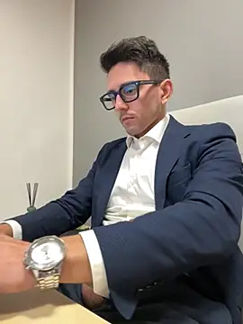 Snapshot of masterboss_ chatting on November 13, 2025, 12:37 pm masterboss online show from November 13, 2025, 12:37 pm