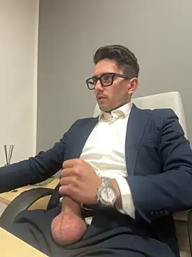 Snapshot of masterboss_ chatting on December 4, 2025, 12:36 pm masterboss online show from December 4, 2025, 12:36 pm