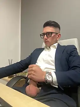 Snapshot of masterboss_ chatting on December 5, 2025, 12:47 pm masterboss online show from December 5, 2025, 12:47 pm