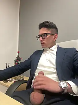 Snapshot of masterboss_ chatting on December 15, 2025, 1:37 pm masterboss online show from December 15, 2025, 1:37 pm