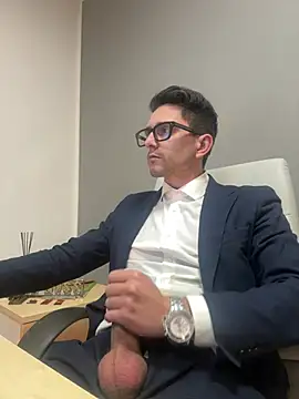 Snapshot of masterboss_ chatting on January 14, 2026, 12:44 pm masterboss online show from January 14, 2026, 12:44 pm