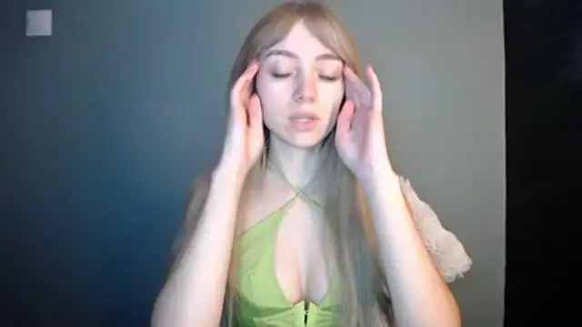 Snapshot of LuciaYoung chatting on January 11, 2026, 7:30 pm LuciaYoung online show from January 11, 2026, 7:30 pm