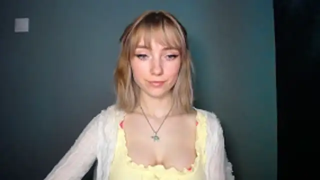 Snapshot of LuciaYoung chatting on February 24, 2026, 7:34 pm LuciaYoung online show from February 24, 2026, 7:34 pm