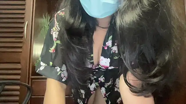 Princess Lily online show from December 19, 2025, 1:51 pm