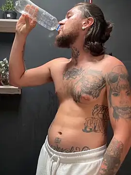 Snapshot of raymon616 chatting on November 16, 2025, 7:30 pm raymon616 online show from November 16, 2025, 7:30 pm