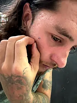 Snapshot of raymon616 chatting on December 14, 2025, 9:41 pm raymon616 online show from December 14, 2025, 9:41 pm