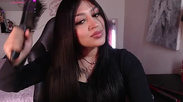 MissDennise online show from October 23, 2025, 5:33 pm