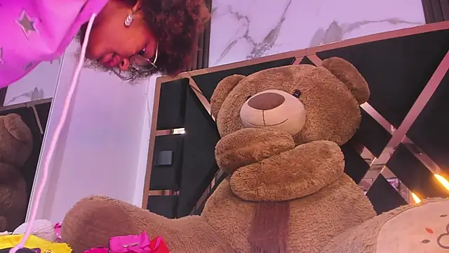 Snapshot of Ebony_beautifull chatting on February 23, 2025, 1:57 am Ebony beautifull online show from February 23, 2025, 1:57 am