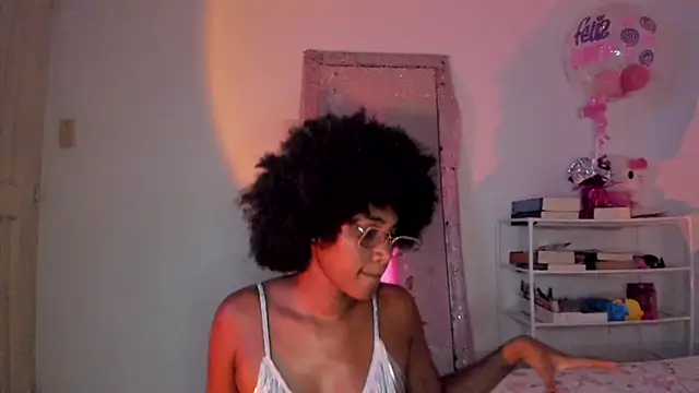 Snapshot of Ebony_beautifull chatting on April 18, 2026, 10:54 pm Ebony beautifull online show from April 18, 2026, 10:54 pm
