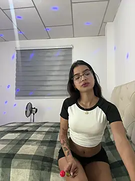 Snapshot of Melanyeee chatting on February 24, 2026, 3:15 am Melanyeee online show from February 24, 2026, 3:15 am