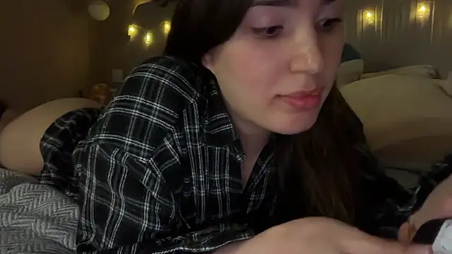 Snapshot of Anisawithlove chatting on December 2, 2025, 4:57 pm Anisawithlove online show from December 2, 2025, 4:57 pm