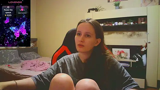 babywaifu online show from November 28, 2025, 9:06 pm