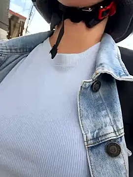 Snapshot of LIAH_IZUMI chatting on January 15, 2026, 12:43 pm LIAH IZUMI online show from January 15, 2026, 12:43 pm