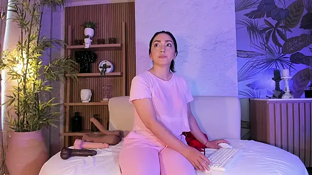 Snapshot of LIAH_IZUMI chatting on February 16, 2026, 1:18 pm LIAH IZUMI online show from February 16, 2026, 1:18 pm