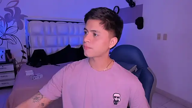 Snapshot of Niicky1_ chatting on January 2, 2025, 8:46 pm Niicky1 online show from January 2, 2025, 8:46 pm