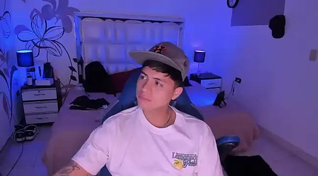 Snapshot of Niicky1_ chatting on January 3, 2025, 11:44 pm Niicky1 online show from January 3, 2025, 11:44 pm