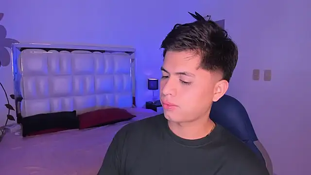 Snapshot of Niicky1_ chatting on January 7, 2025, 8:42 pm Niicky1 online show from January 7, 2025, 8:42 pm