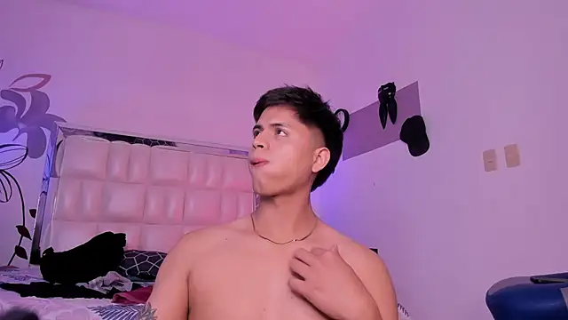 Snapshot of Niicky1_ chatting on January 16, 2025, 12:12 am Niicky1 online show from January 16, 2025, 12:12 am