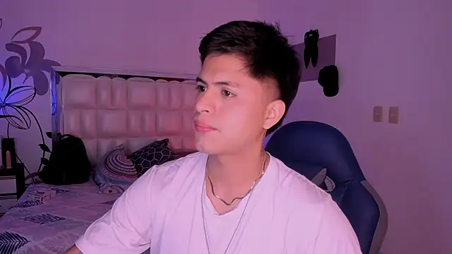 Snapshot of Niicky1_ chatting on January 17, 2025, 8:33 pm Niicky1 online show from January 17, 2025, 8:33 pm