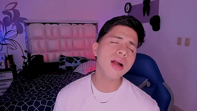 Snapshot of Niicky1_ chatting on January 18, 2025, 8:30 pm Niicky1 online show from January 18, 2025, 8:30 pm