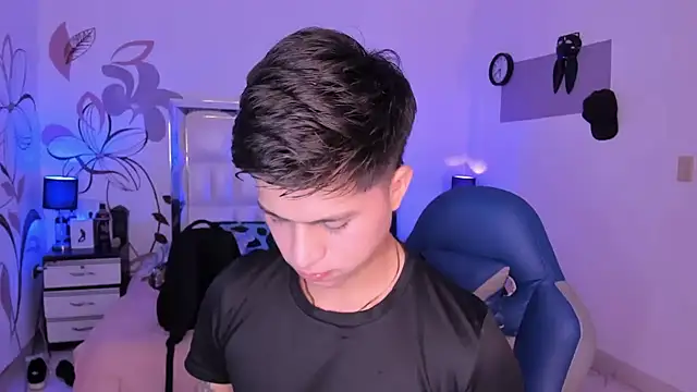 Snapshot of Niicky1_ chatting on January 25, 2025, 9:14 pm Niicky1 online show from January 25, 2025, 9:14 pm