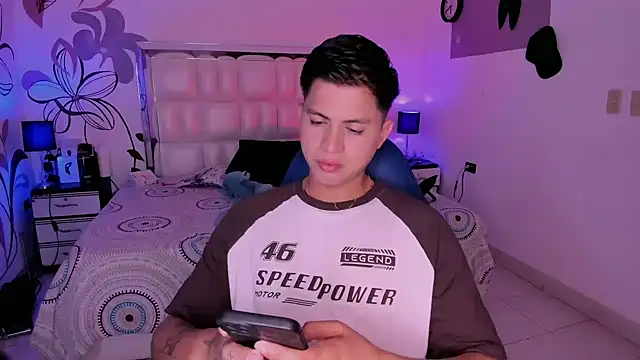 Snapshot of Niicky1_ chatting on February 21, 2025, 8:49 pm Niicky1 online show from February 21, 2025, 8:49 pm