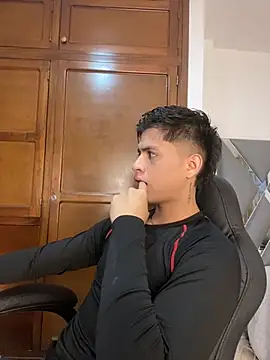 Snapshot of Niicky1_ chatting on March 6, 2025, 4:49 pm Niicky1 online show from March 6, 2025, 4:49 pm