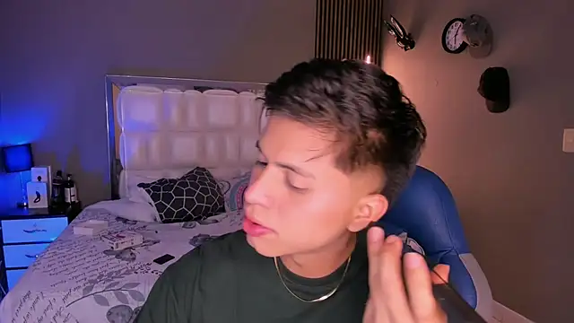 Snapshot of Niicky1_ chatting on March 15, 2025, 9:05 pm Niicky1 online show from March 15, 2025, 9:05 pm